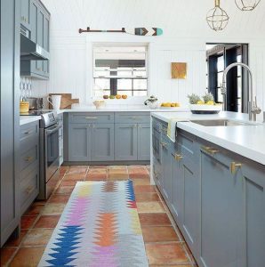 gray and white kitchen 