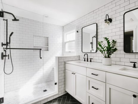 modern farmhouse bathroom