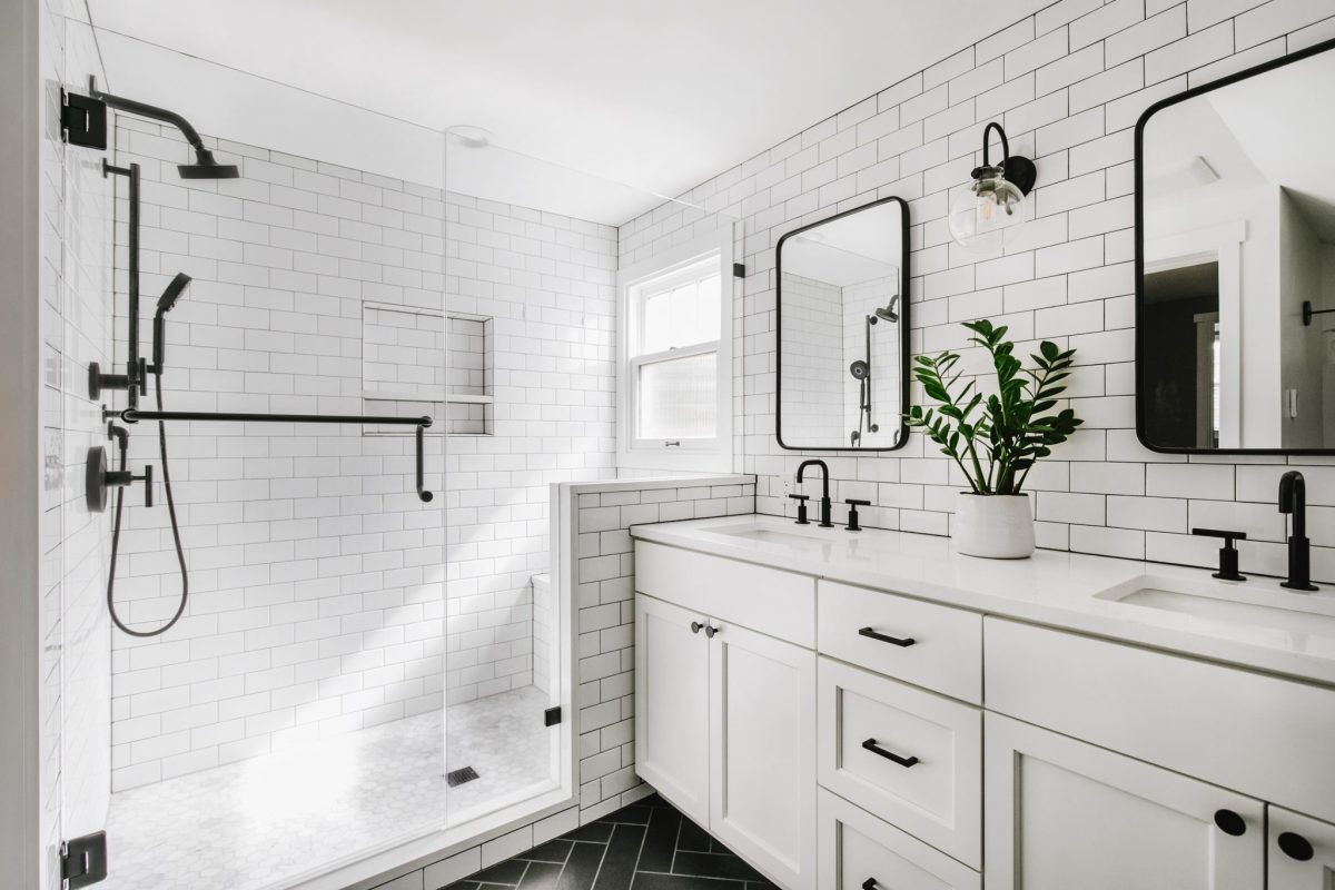 modern farmhouse bathroom